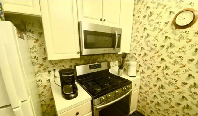 Building Photo - 163 Cottonwood St