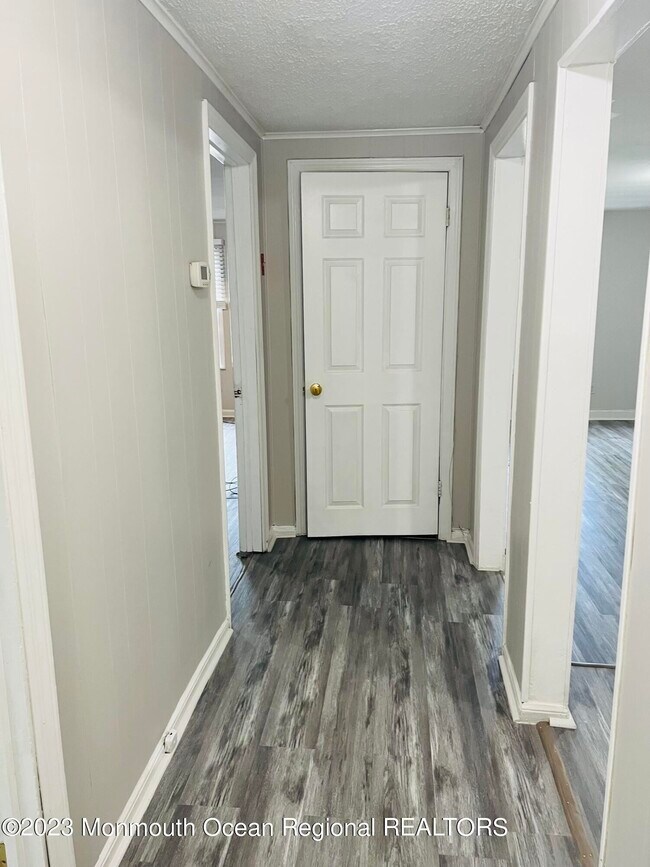 Building Photo - 36 Mundy Ave