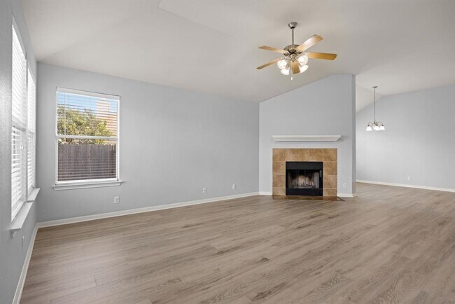 Building Photo - 1323 Anna Palm Way