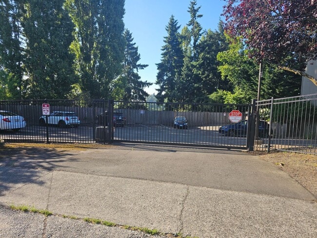 Building Photo - 2 Bed Condo by Tacoma General Hospital!