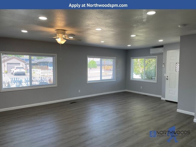 Building Photo - Nice 3 Bedroom 2 Bath Double Wide Manufact...