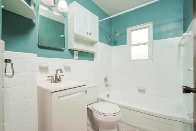 Building Photo - Fantastic 3bd/1ba home! Let yourself in!