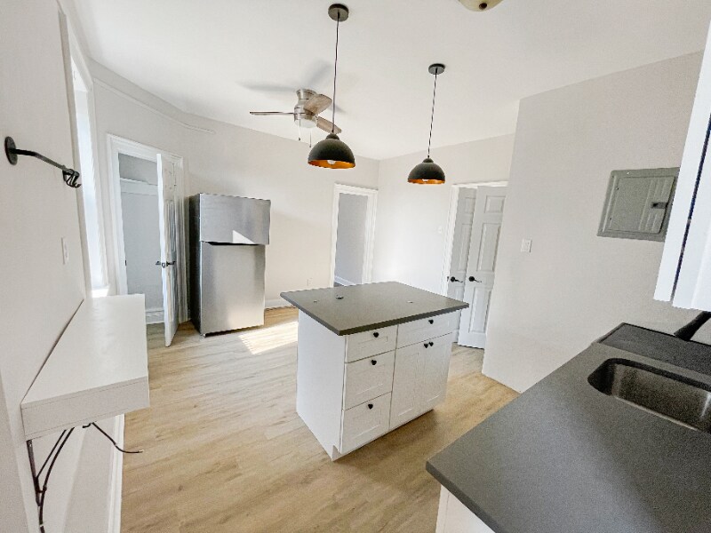 Building Photo - 5145 Pine St