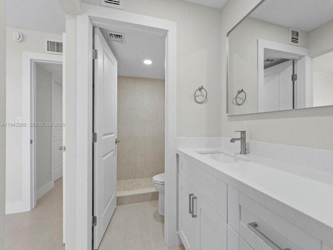 Building Photo - 10825 SW 112th Ave