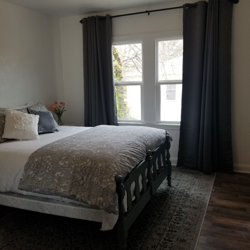 Building Photo - 362-364 W St Charles St