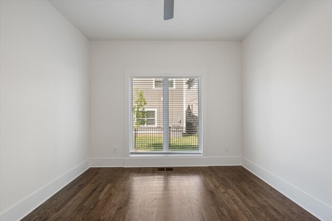 Building Photo - 1802 10th Ave N