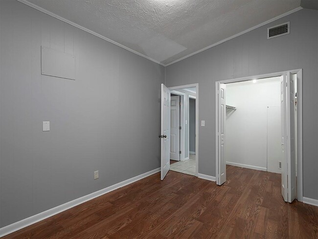 Building Photo - 2123 Hanfred Ct