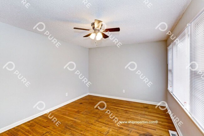 Building Photo - 107 Scotland Dr