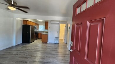 Building Photo - 728 W 1st Ave