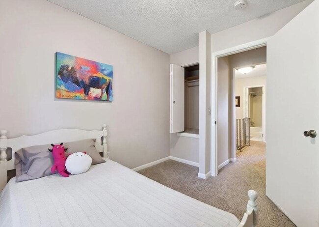 Building Photo - Charming & Spacious 3-Bedroom Home for Rent in Shakopee