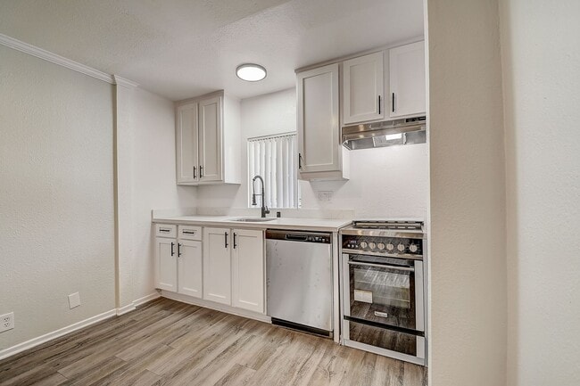 Interior Photo - 14900 Moorpark Street