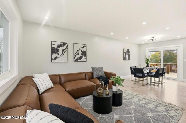 Building Photo - 112 Manhattan St