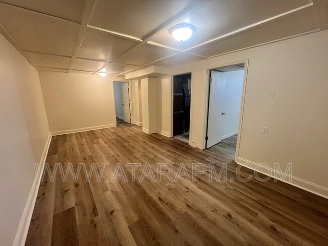 Building Photo - 1001 E Sego Lily Dr
