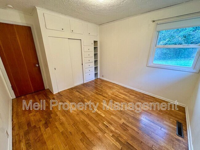 Building Photo - 2492 E Pickering Rd