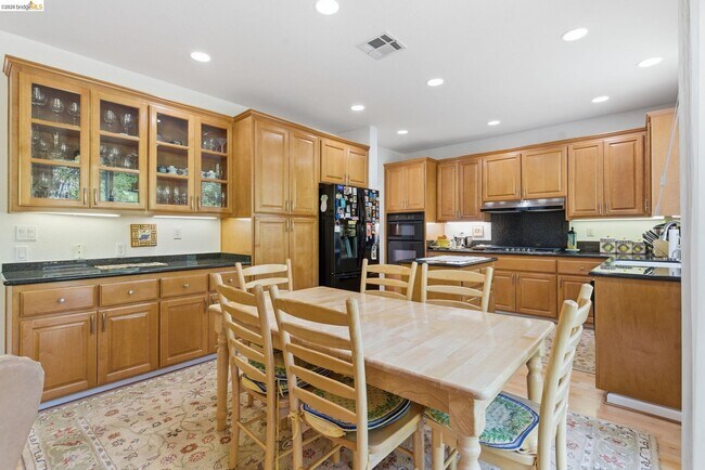 Building Photo - 257 Golf Links St