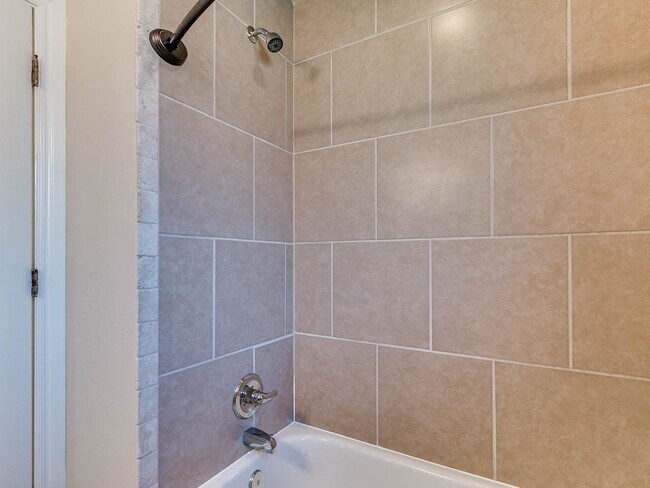 Building Photo - 2724 Busheywood Dr