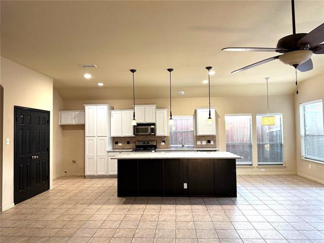 Building Photo - 2617 Independence Dr