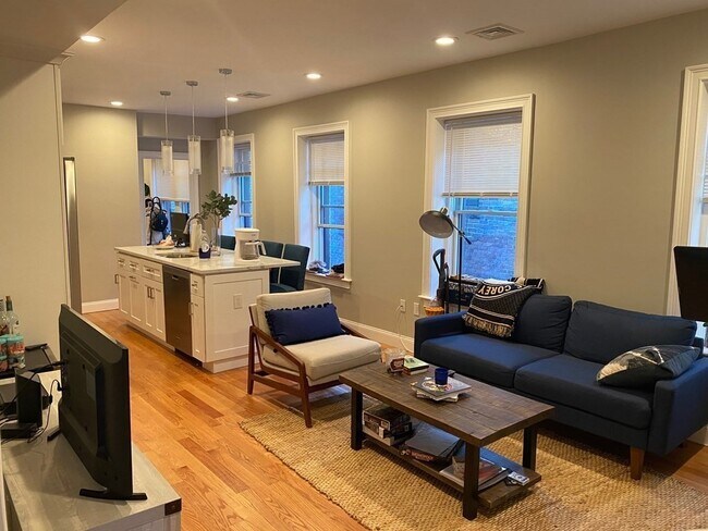 Building Photo - 422 Hanover St