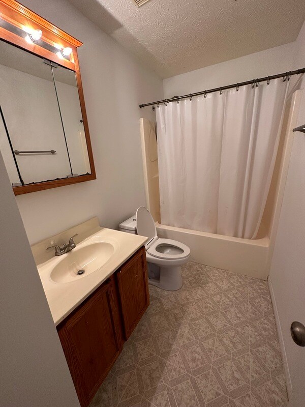 Building Photo - 1767 Damos Way