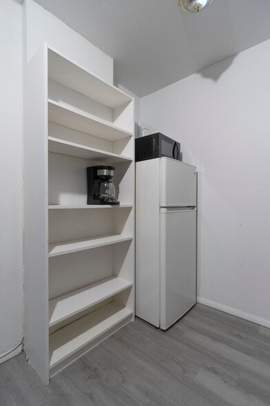 Building Photo - 131 E 94th St