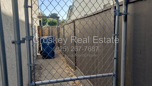 Building Photo - 4717 Knollpark Cir