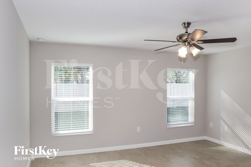 Building Photo - 445 Earhart Dr