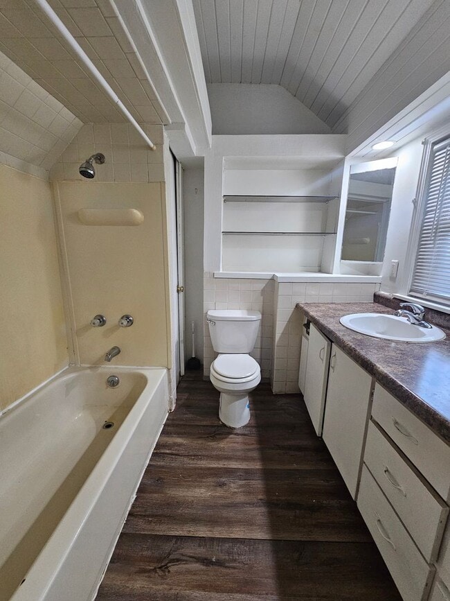 Building Photo - There is a $25 fee per application and eve...