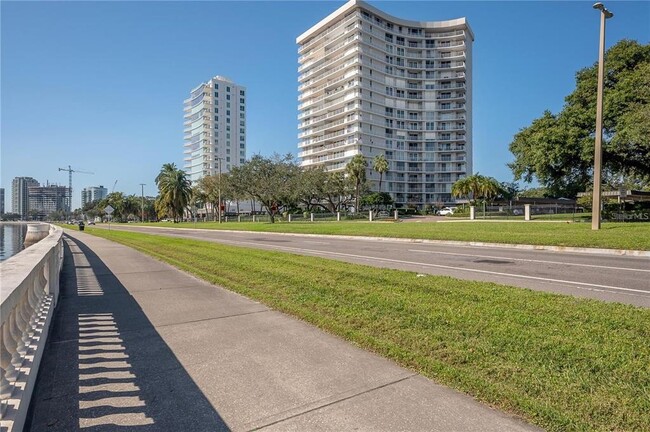 Building Photo - 2611 Bayshore Blvd