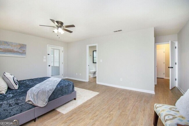 Building Photo - 140 Crabtree Dr