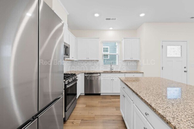 Building Photo - 7145 Bentz St