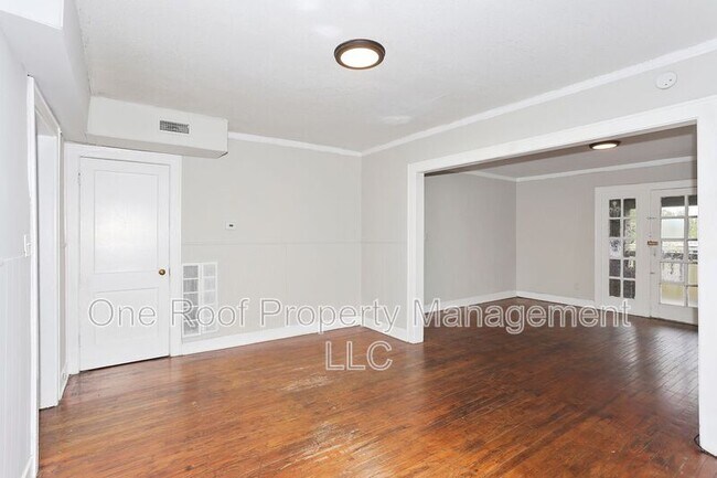 Building Photo - 3225 E 8th St