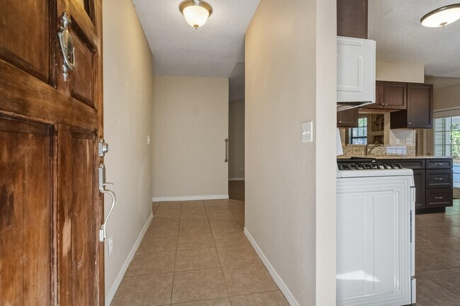 Building Photo - 206 Esmond Ct