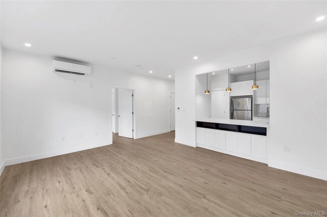 Building Photo - 645 N MacQuesten Pkwy