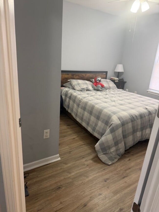 Building Photo - Beautiful 3/2 Avaliable April 20th