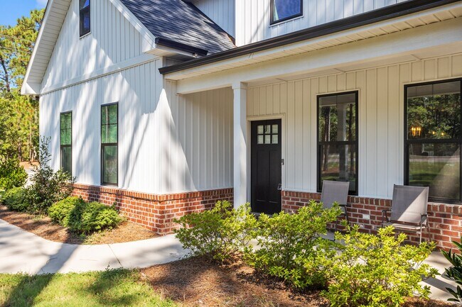 Building Photo - 231 Hillard Rd
