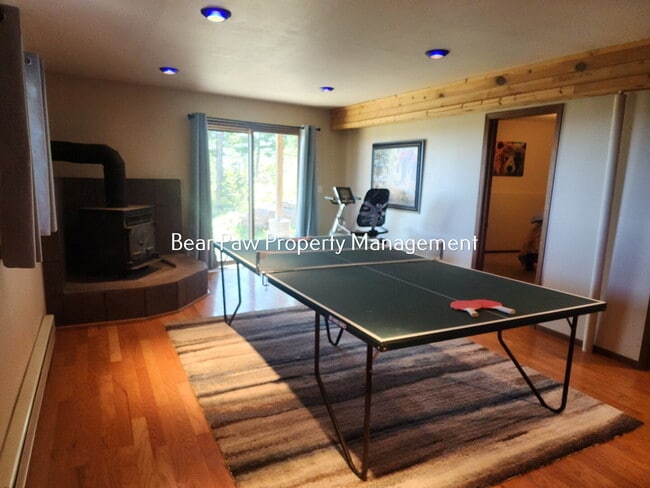 Building Photo - "Charming 3-Bedroom Mountain Retreat in Conifer"