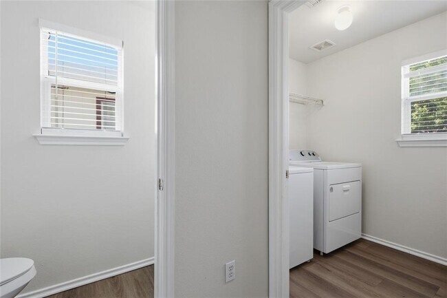 Building Photo - 18120 Topsail St