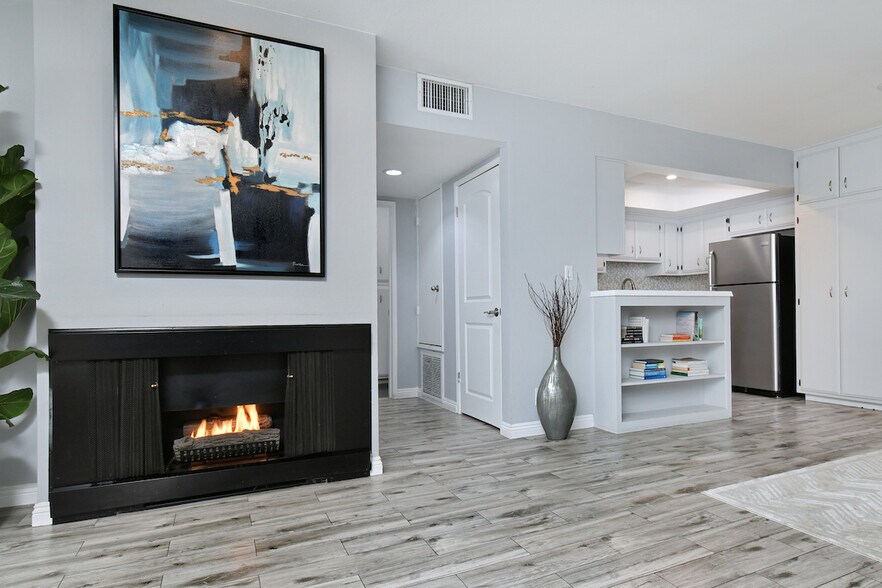 Building Photo - 1351 N Crescent Heights Blvd