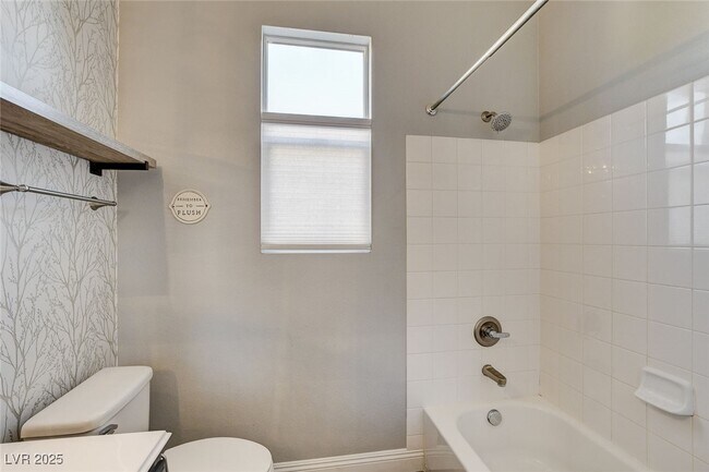 Building Photo - 2411 Winter Cliffs St