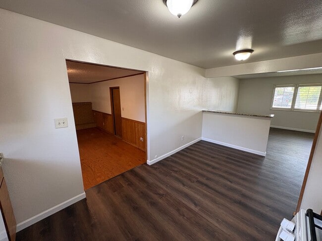 Building Photo - Corner lot home near Shopping Center Available Now!