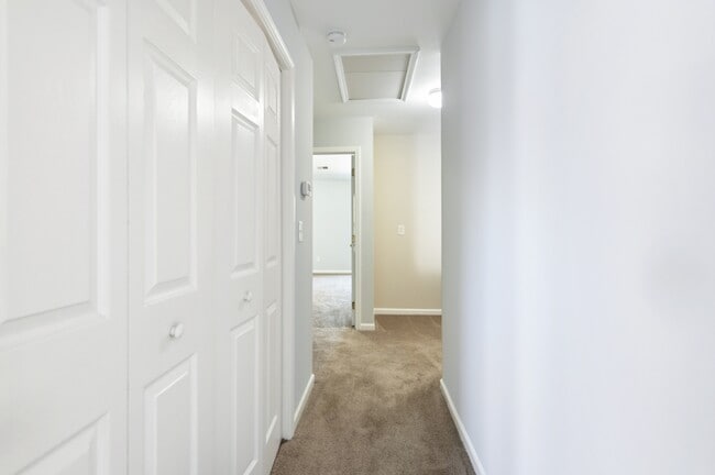 Building Photo - 1406 Hamlin Park Cir