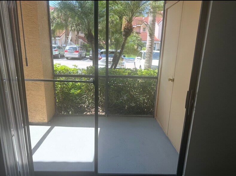 Building Photo - 15560 SW 104th Ter