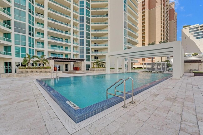 Building Photo - 101 S Fort Lauderdale Beach Blvd