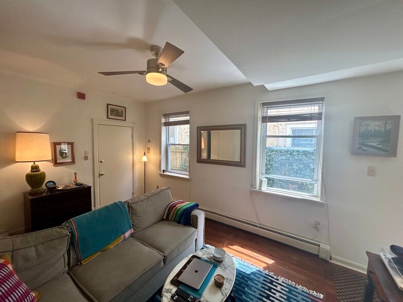 Livingroom - 930 N 5th St