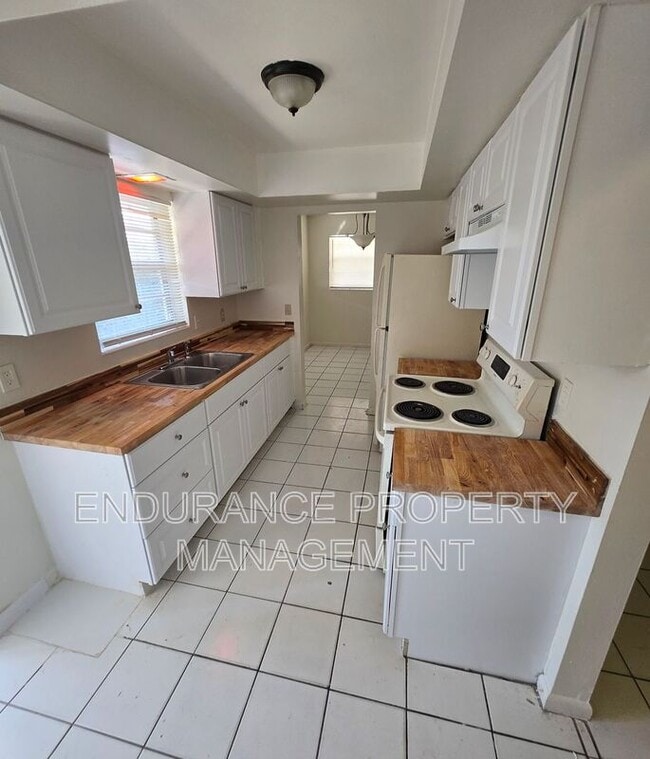 Building Photo - 640 53rd St