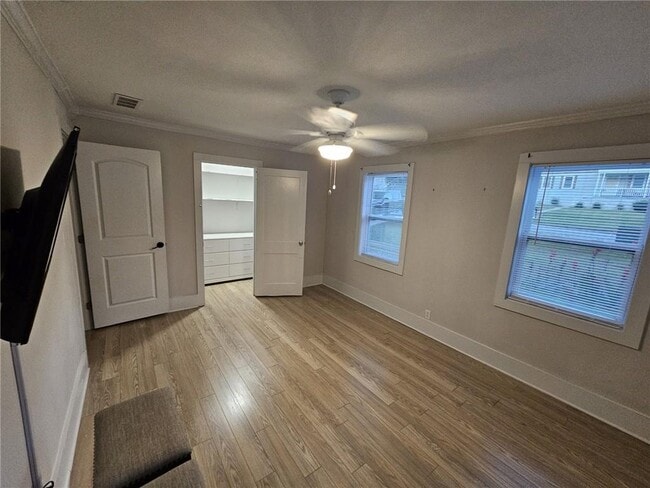 Building Photo - 1129 Graymont Dr SW