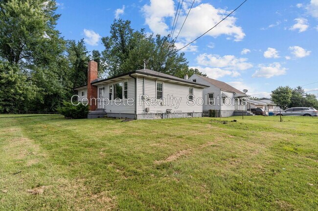 Building Photo - 201 Sadonia Ave