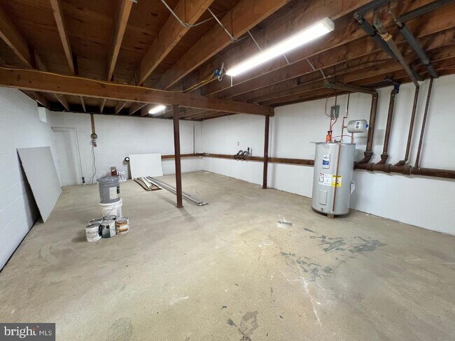 Building Photo - 327 Garden Ave