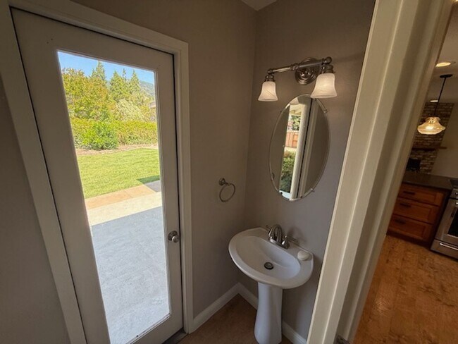 Building Photo - Massive 4-Bedroom home in Quiet Green Vall...