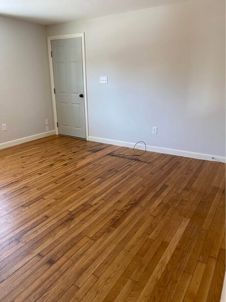 Building Photo - 106 Burnell Dr